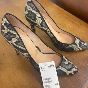 NWT H & M textile upper animalprint pumps 4" heel